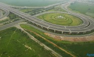 gateway_of_6_lane_165_km_yamuna_expressway